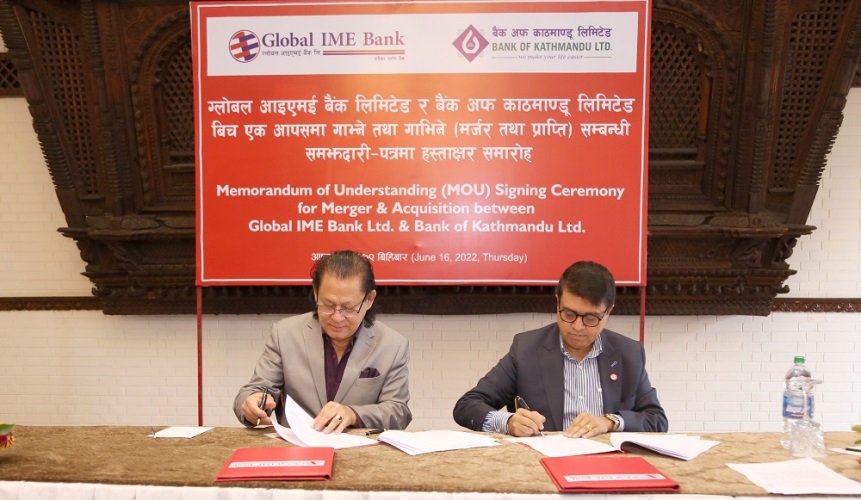 ग्लोबल आइएमई बैंक र बैंक अफ काठमाण्डूको मर्जर सम्झौता, नाम के हाेला ? शेयर कारोबार रोक्का